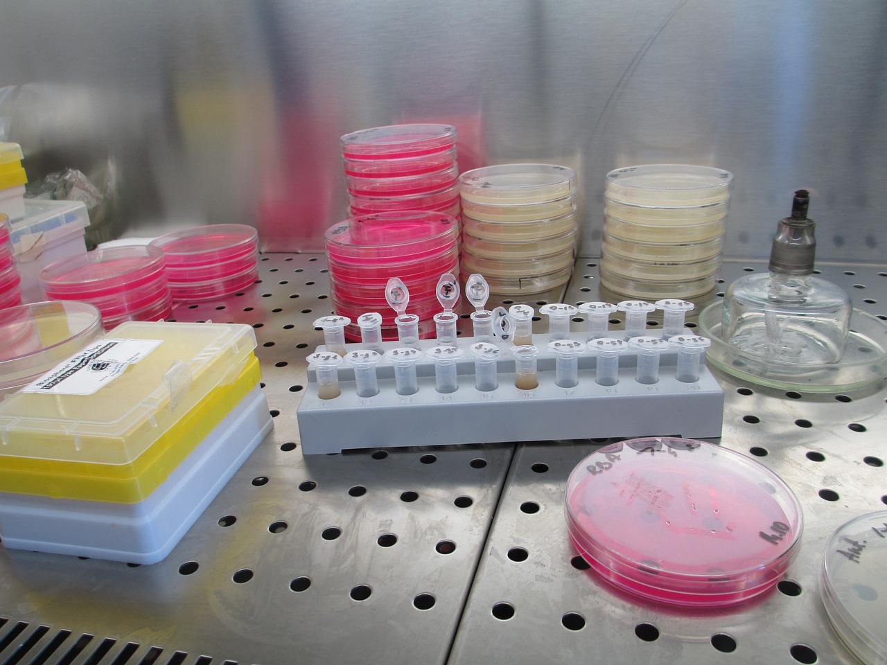 laboratory-829371_1280